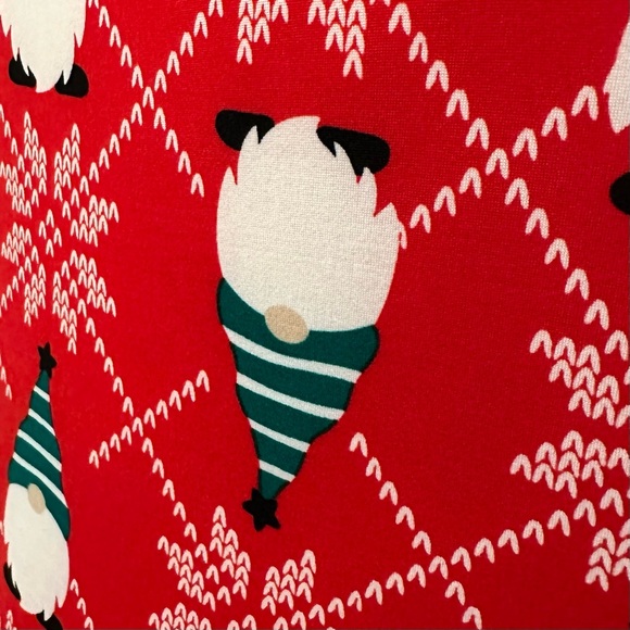NEW SZ 2X-3X RED HOLIDAY GNOMES CHRISTMAS SLEEPWEAR SHIRT GOWN WITH POCKETS - Picture 5 of 10